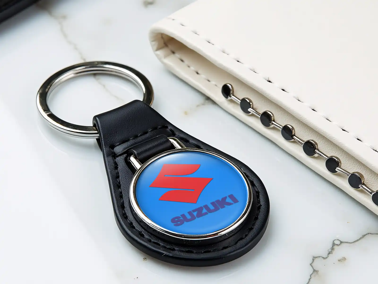 Suzuki Leder Schlüsselring Hochwertig Gewölbt Renndesign